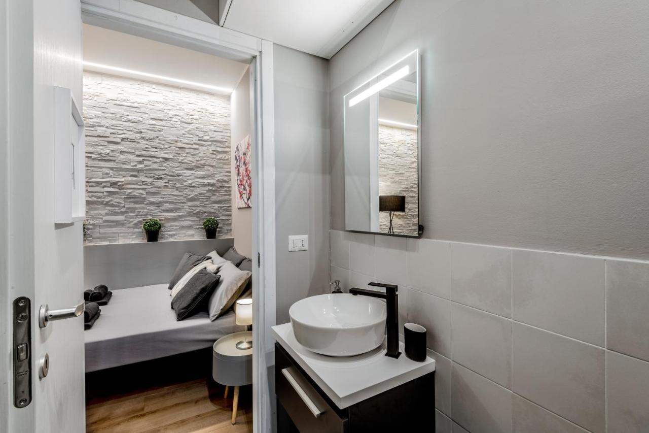 Super Modern And Design Apartment, A Due Passi Dai Navigli Milaan Buitenkant foto