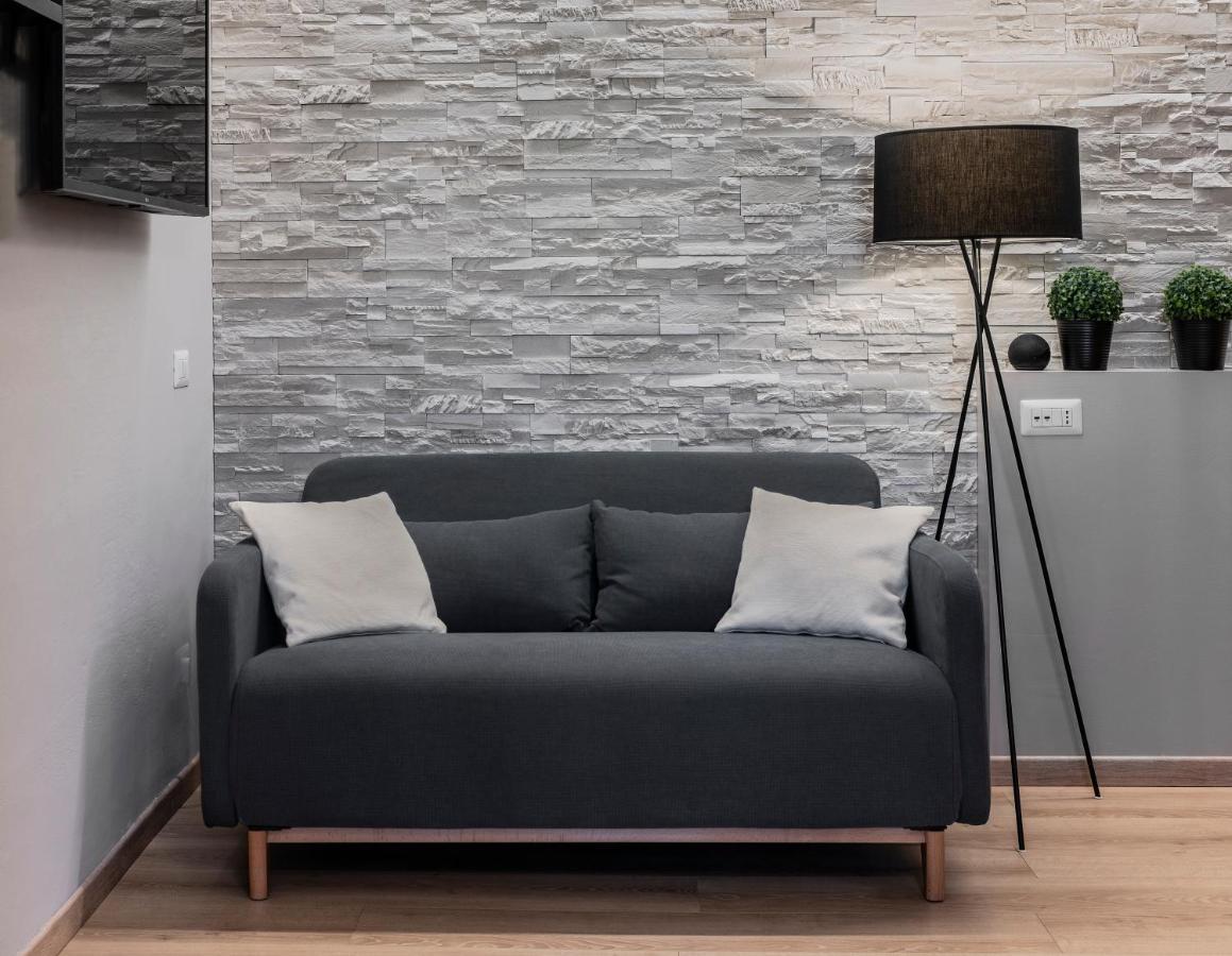 Super Modern And Design Apartment, A Due Passi Dai Navigli Milaan Buitenkant foto